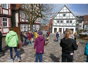 Rasseln in Naumburg - eine alte Ostertradition (Foto: Karl-Franz Thiede)